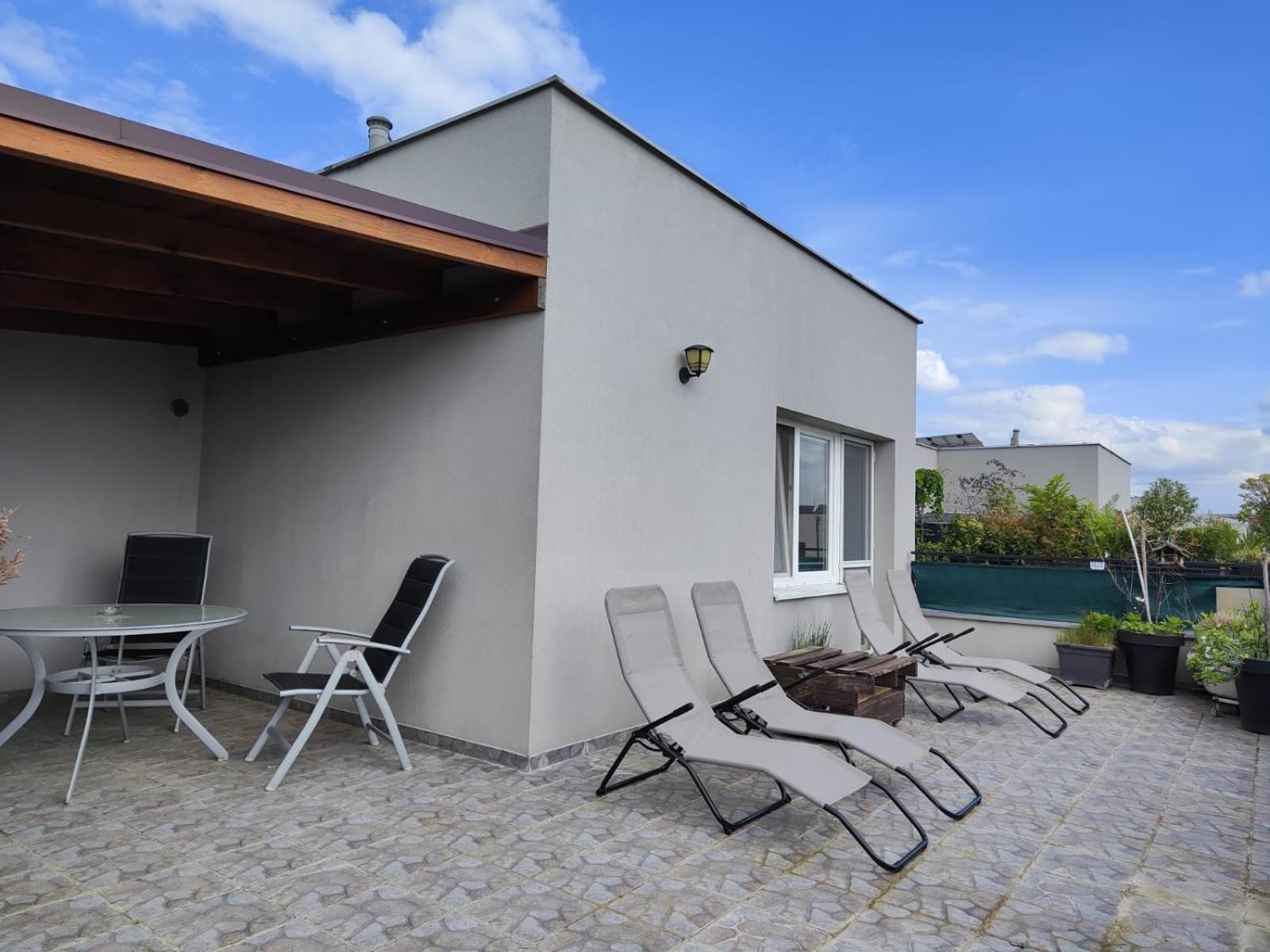 Apartman Dominika Apartamento Rovinka Exterior foto